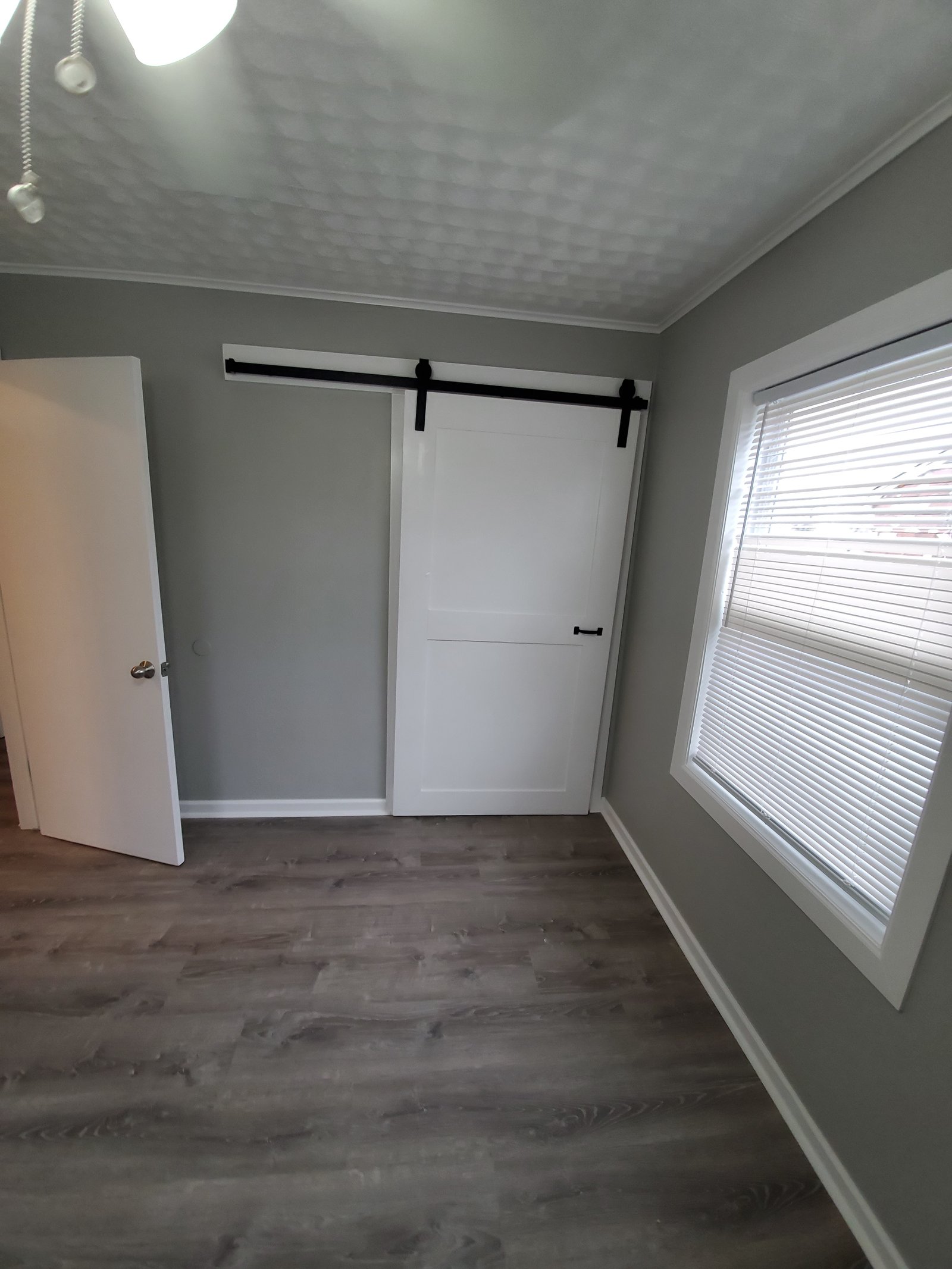 Interior carpentry and trim project gallery - Project 132 - Image 2