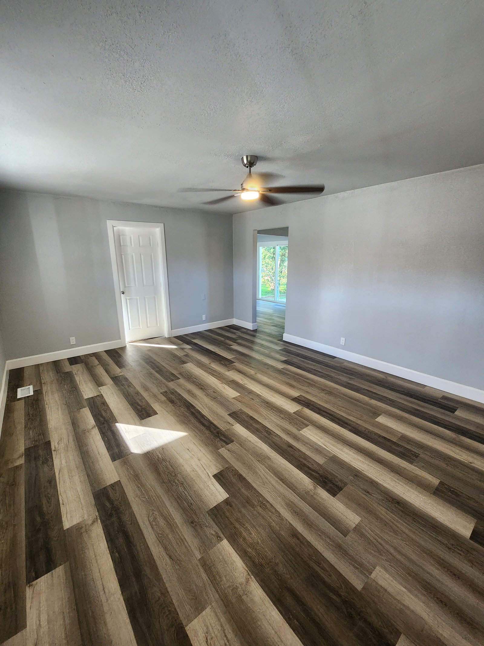 Flooring installation project gallery - Project 101 - Image 5